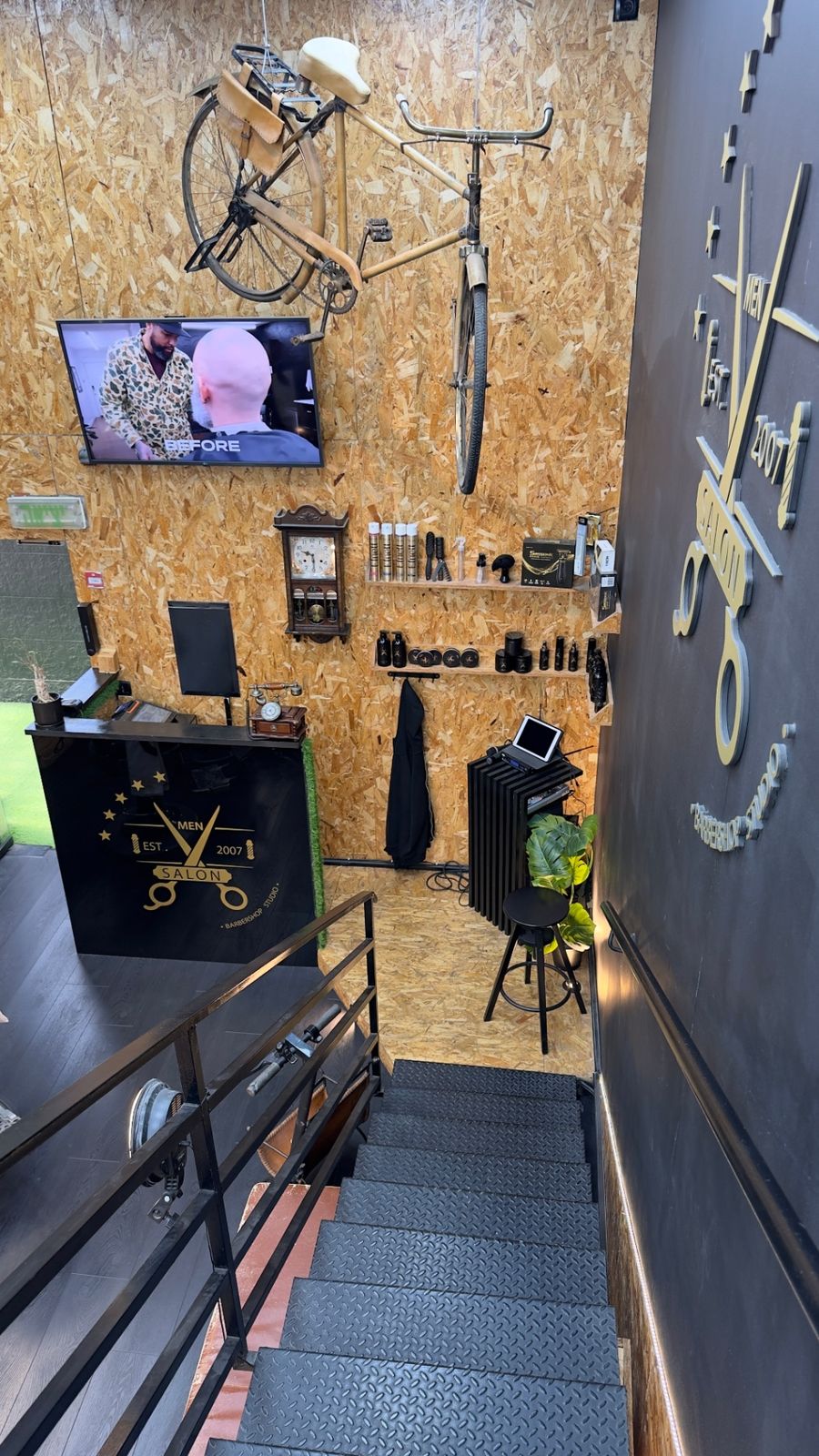 פנים הסטודיו של MENSALON — תמונה 6